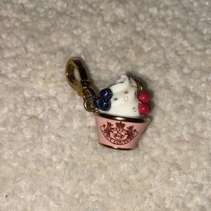 Frozen Yogurt Juicy Couture Charm